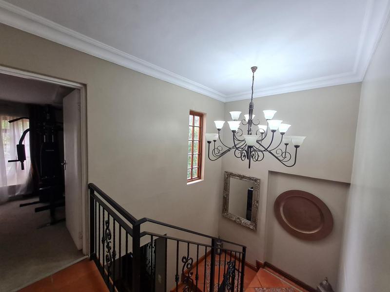 To Let 4 Bedroom Property for Rent in Rome Glen Western Cape